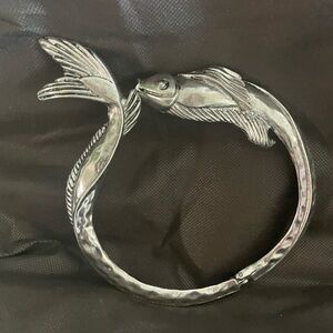 silver choker style necklace-not 929